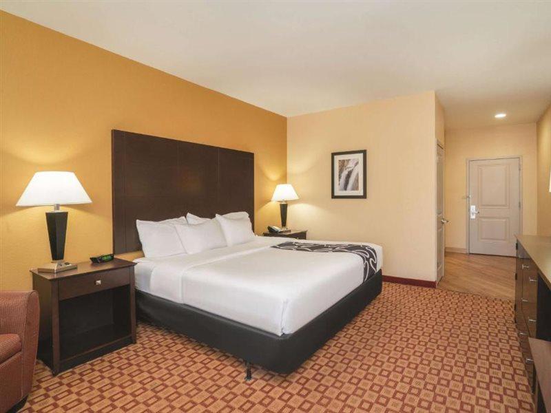 Comfort Inn & Suites Verona At Turning Stone Resort Casino Екстер'єр фото