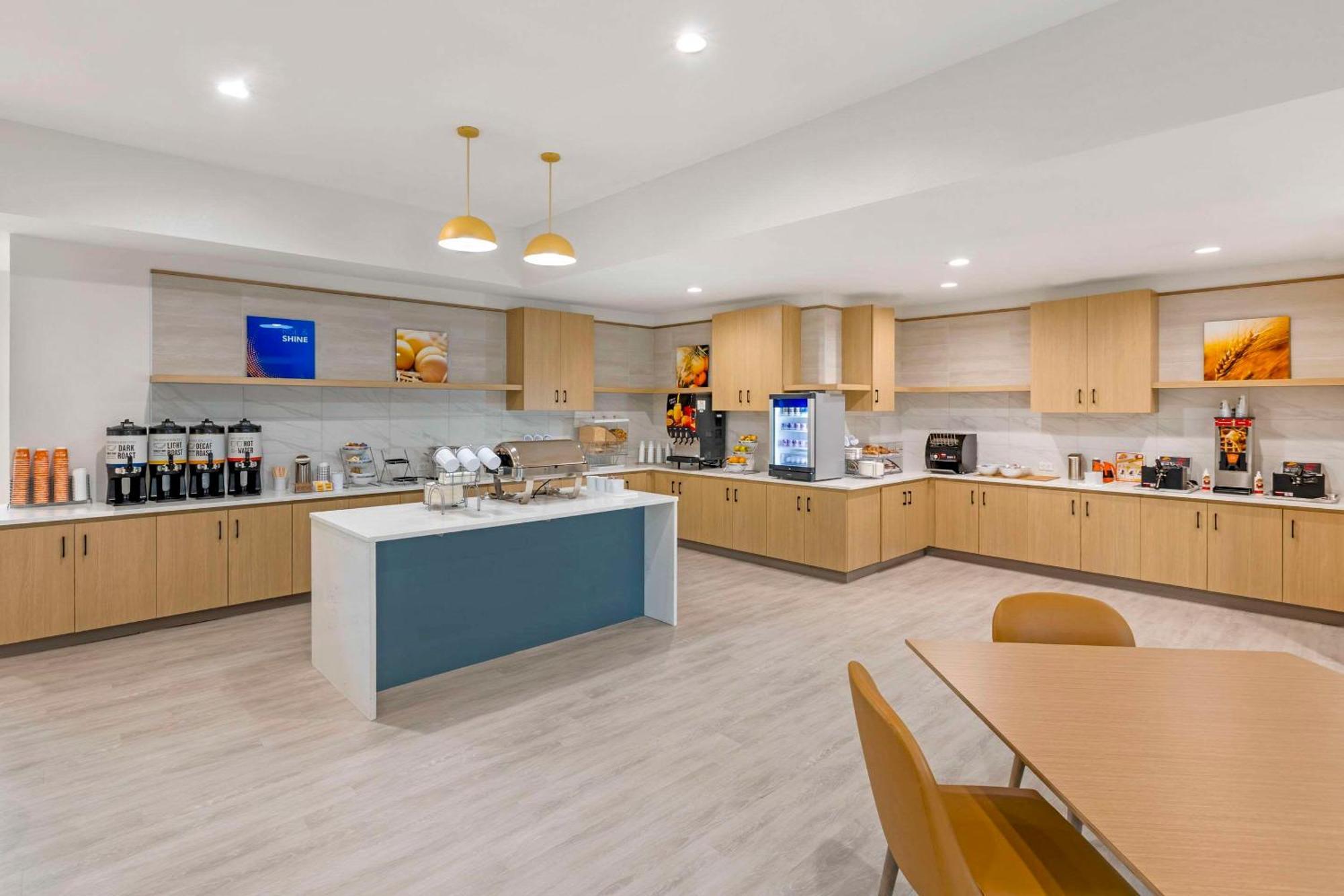 Comfort Inn & Suites Verona At Turning Stone Resort Casino Екстер'єр фото