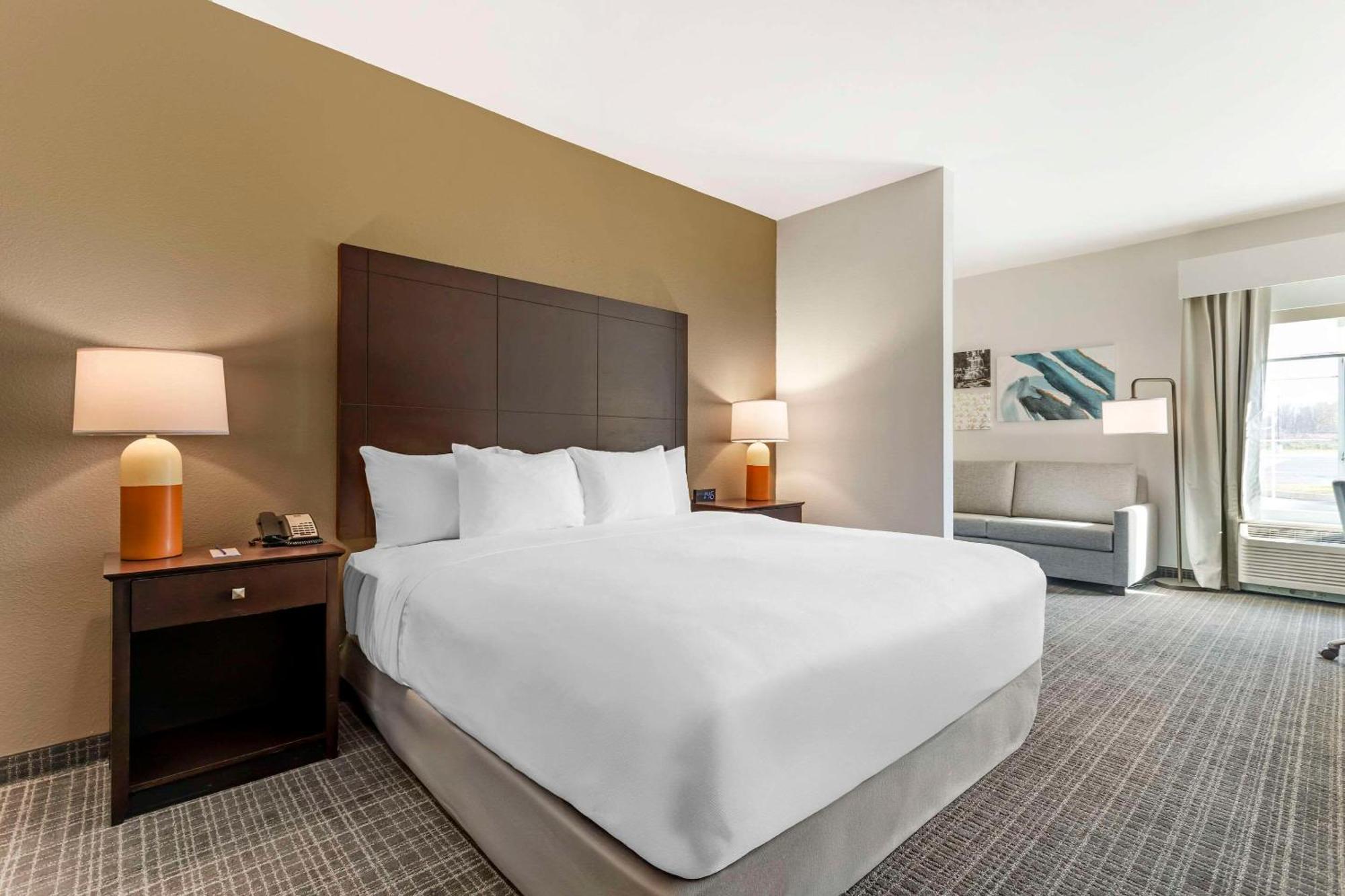 Comfort Inn & Suites Verona At Turning Stone Resort Casino Екстер'єр фото