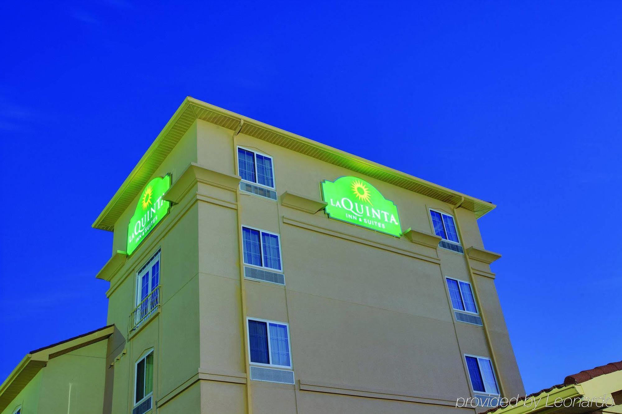 Comfort Inn & Suites Verona At Turning Stone Resort Casino Екстер'єр фото
