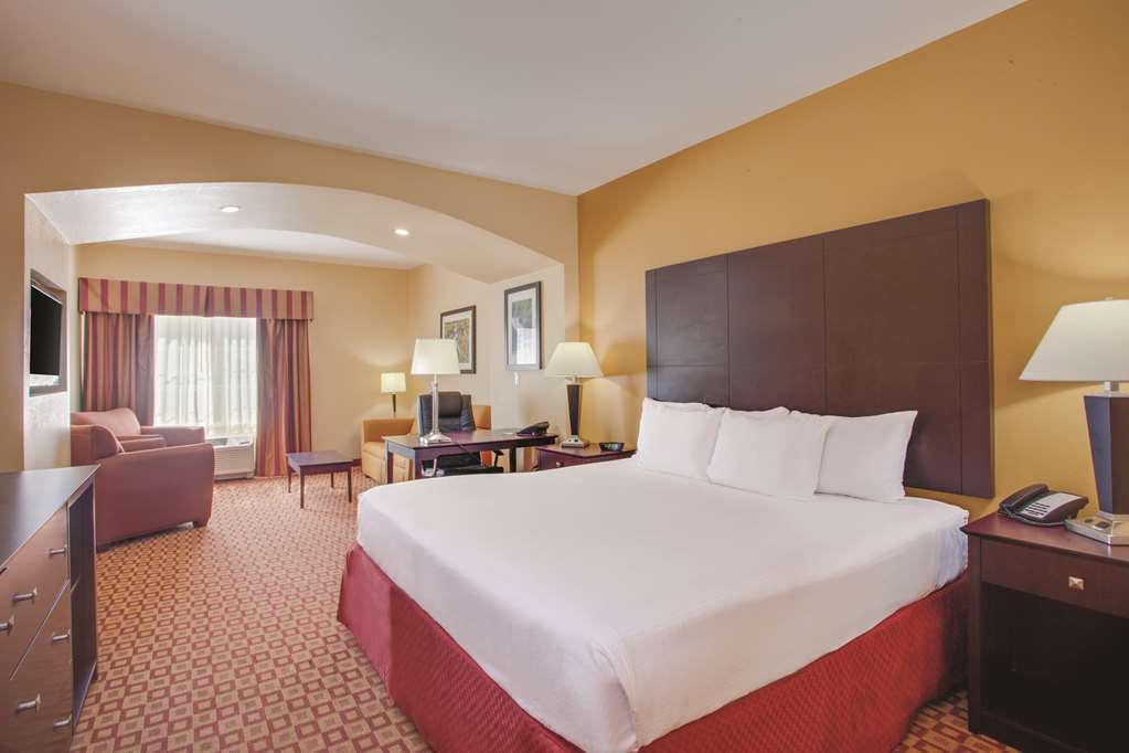 Comfort Inn & Suites Verona At Turning Stone Resort Casino Номер фото